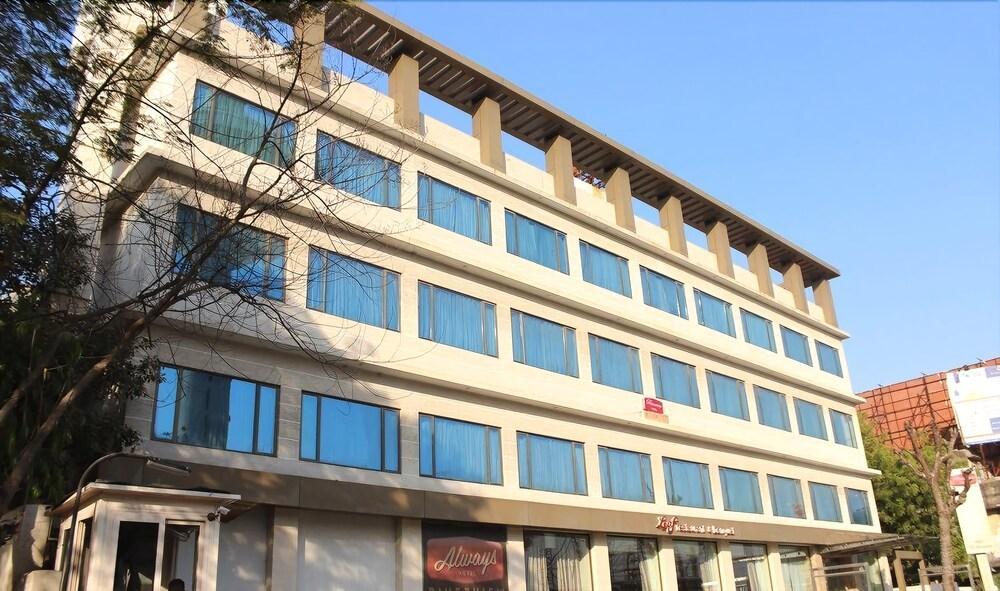 Hotel Riverview Ahmedabad Exterior photo