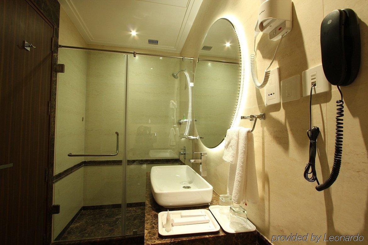 Hotel Riverview Ahmedabad Room photo