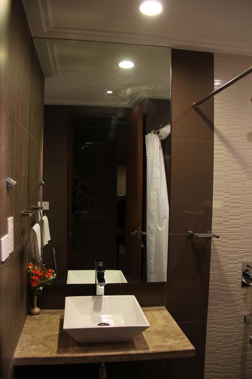 Hotel Riverview Ahmedabad Room photo
