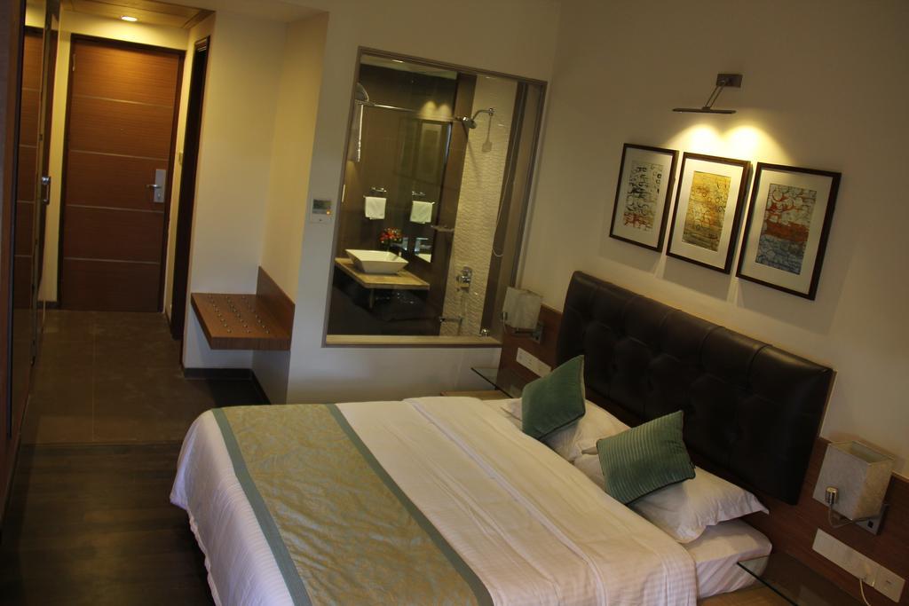 Hotel Riverview Ahmedabad Room photo