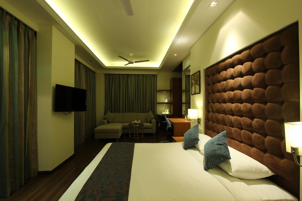 Hotel Riverview Ahmedabad Room photo