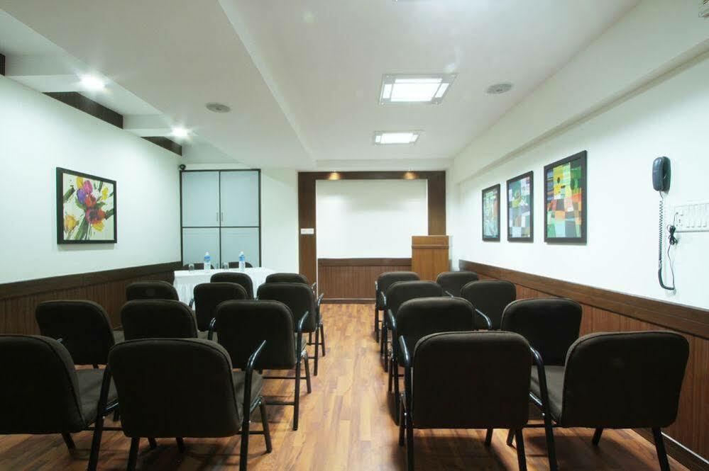 Hotel Riverview Ahmedabad Exterior photo